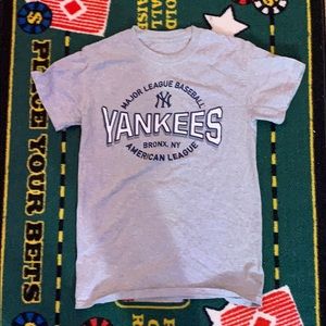 New York Yankees gray t-shirt